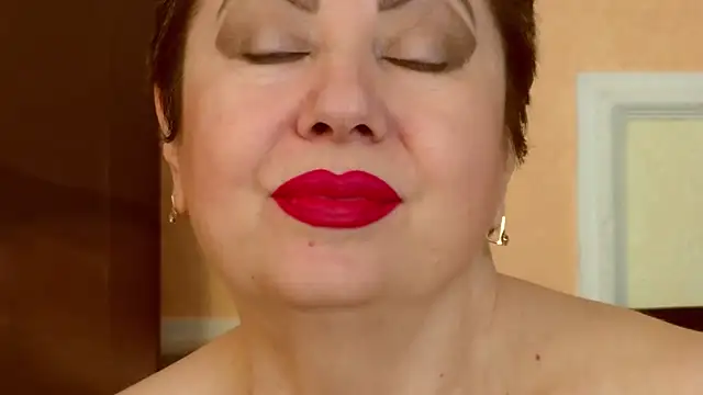 LadyPosh online show from April 15, 2026, 7:58 pm