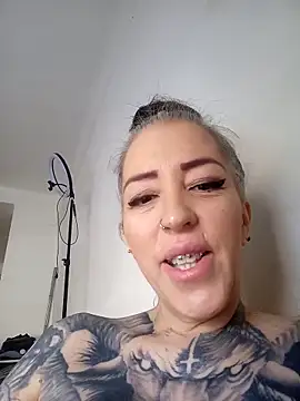 Snapshot of vamporasuccubus19777 chatting on October 10, 2025, 5:25 pm vamporasuccubus19777 online show from October 10, 2025, 5:25 pm