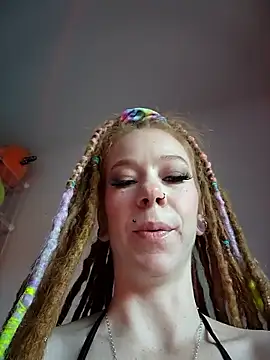 Snapshot of LucidLucy chatting on October 2, 2025, 12:19 pm LucidLucy online show from October 2, 2025, 12:19 pm