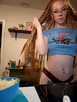 Snapshot of LucidLucy chatting on October 30, 2025, 2:21 am LucidLucy online show from October 30, 2025, 2:21 am