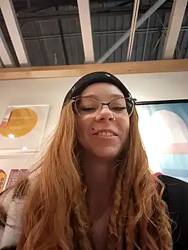 LucidLucy online show from February 3, 2025, 10:43 pm