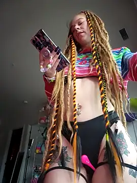 Snapshot of LucidLucy chatting on October 21, 2025, 1:10 pm LucidLucy online show from October 21, 2025, 1:10 pm