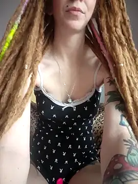 LucidLucy online show from November 26, 2025, 4:07 pm