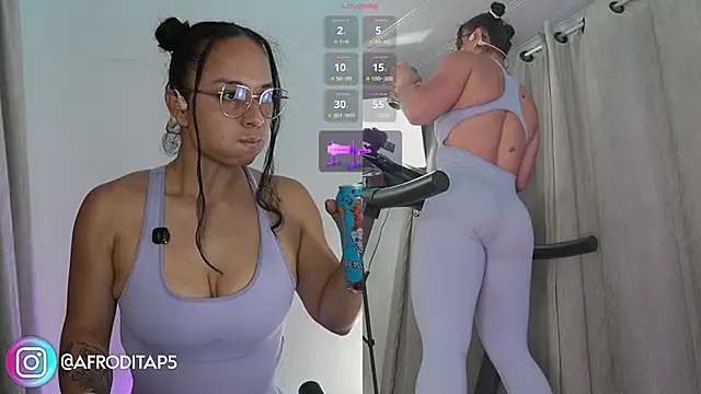 Snapshot of afroditaP_ chatting on October 19, 2025, 12:24 am afroditaP online show from October 19, 2025, 12:24 am