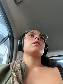 Snapshot of afroditaP_ chatting on October 29, 2025, 9:47 pm afroditaP online show from October 29, 2025, 9:47 pm