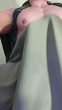 sexy fit guy on cam online show from February 4, 2026, 1:22 am