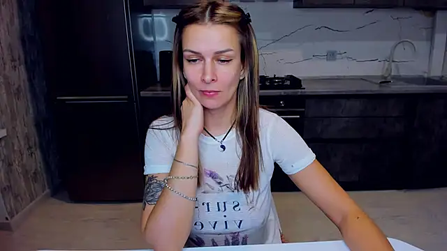AlexiaDarren online show from February 4, 2025, 1:02 am