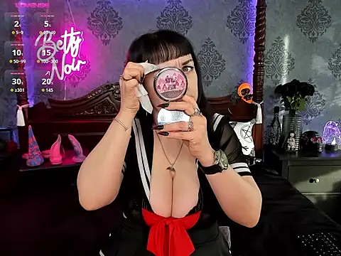 Snapshot of BettyNoir chatting on October 21, 2025, 7:30 am BettyNoir online show from October 21, 2025, 7:30 am