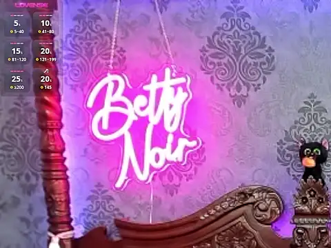 Snapshot of BettyNoir chatting on October 17, 2025, 6:50 am BettyNoir online show from October 17, 2025, 6:50 am