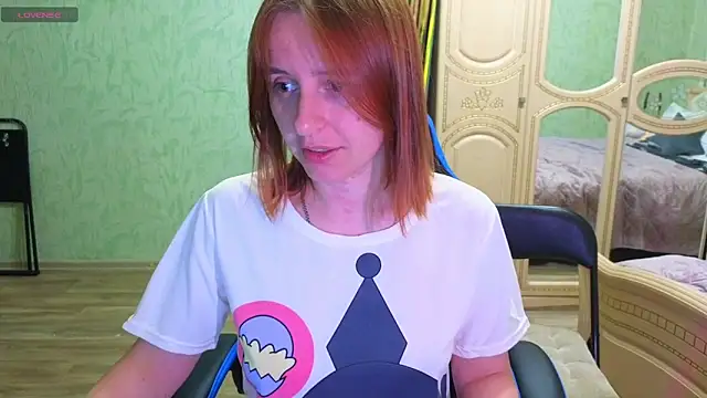 DanaMartina online show from October 8, 2025, 2:51 pm