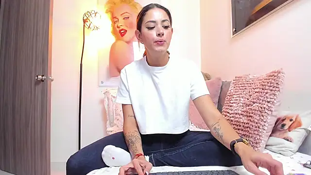 KimberlySaen online show from February 18, 2025, 7:52 pm