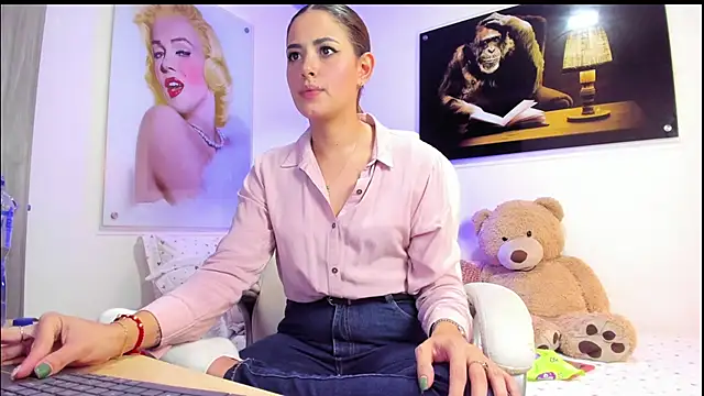 KimberlySaen online show from October 6, 2025, 10:43 pm