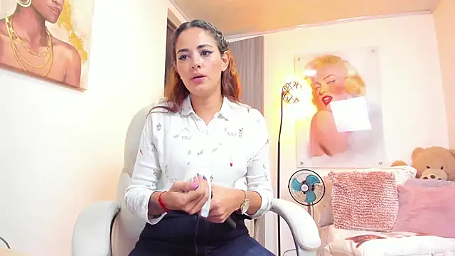 KimberlySaen online show from February 11, 2025, 9:25 pm