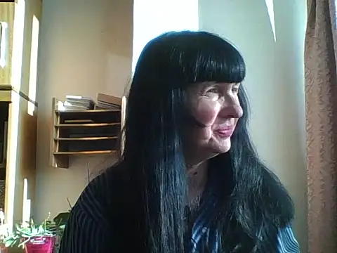 MelanyBanks online show from November 19, 2025, 8:25 am