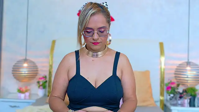 MarilynVega1 online show from June 26, 2026, 8:47 pm