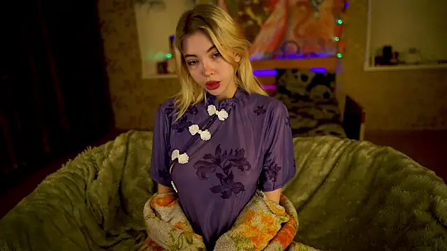 Snapshot of Allison_Cuty chatting on February 19, 2025, 7:59 pm Allison Cuty online show from February 19, 2025, 7:59 pm