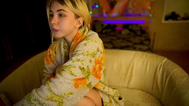 Snapshot of Allison_Cuty chatting on February 13, 2025, 5:16 am Allison Cuty online show from February 13, 2025, 5:16 am