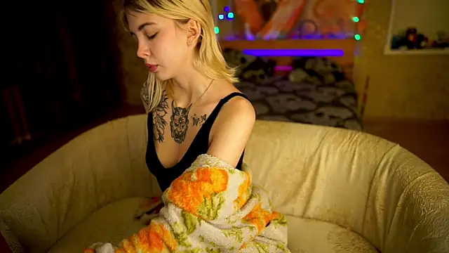 Snapshot of Allison_Cuty chatting on February 12, 2025, 11:09 pm Allison Cuty online show from February 12, 2025, 11:09 pm