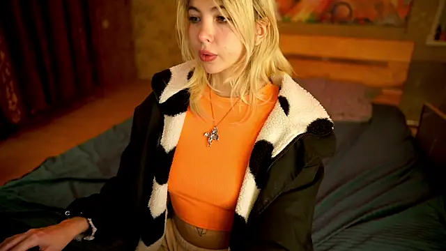 Snapshot of Allison_Cuty chatting on October 4, 2025, 8:10 pm Allison Cuty online show from October 4, 2025, 8:10 pm