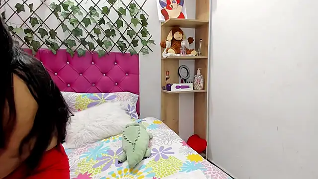 BellaBellosinia online show from February 7, 2026, 3:47 am