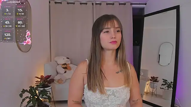 roxie gates  online show from November 19, 2025, 10:54 pm