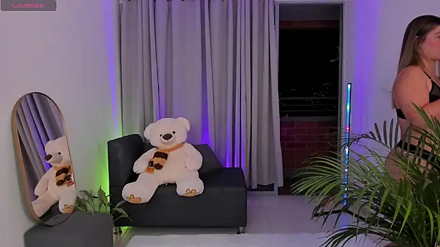 roxie gates  online show from February 7, 2025, 2:29 am