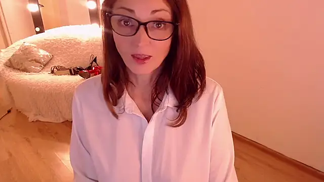 Snapshot of CaringSophie chatting on December 18, 2024, 6:25 pm CaringSophie online show from December 18, 2024, 6:25 pm