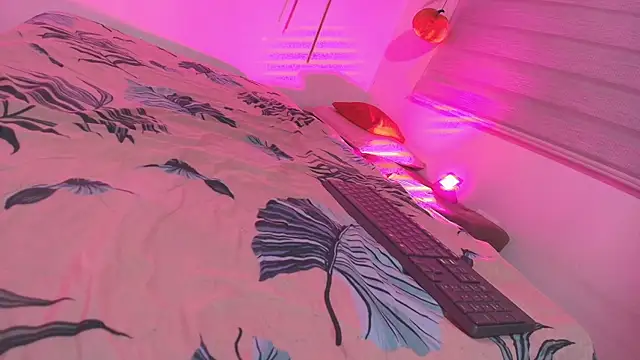 Snapshot of emyli_sw_ chatting on October 26, 2025, 3:07 am emyli sw  online show from October 26, 2025, 3:07 am