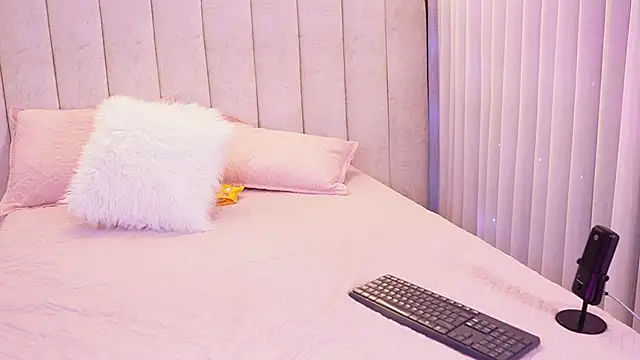 emyli sw  online show from December 15, 2025, 3:12 am