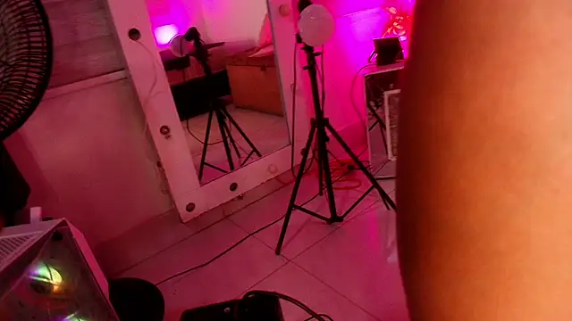 Snapshot of emyli_sw_ chatting on September 24, 2025, 3:02 am emyli sw  online show from September 24, 2025, 3:02 am