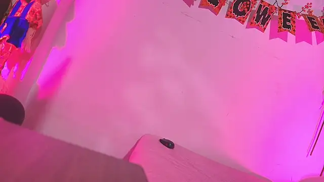 Snapshot of emyli_sw_ chatting on October 25, 2025, 3:17 am emyli sw  online show from October 25, 2025, 3:17 am