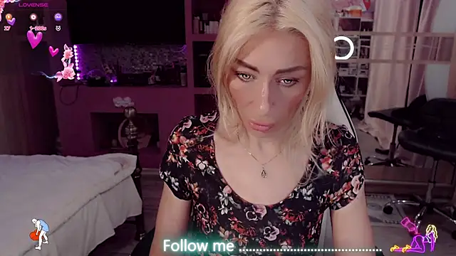 AnnieGOld  online show from July 19, 2026, 8:16 pm