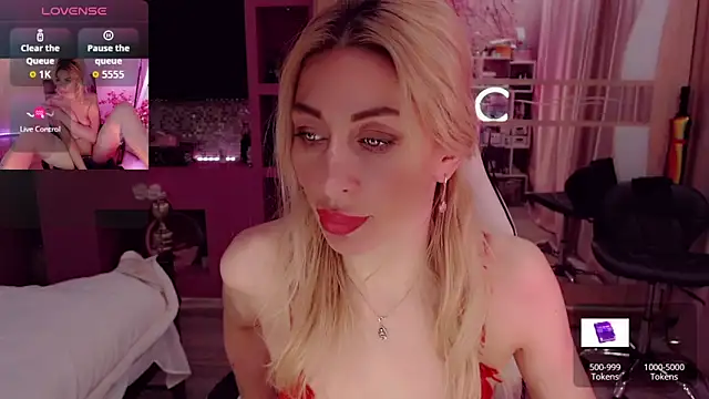 AnnieGOld  online show from November 2, 2025, 8:14 pm