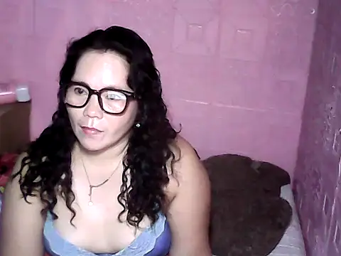 hotpusie 4u online show from September 29, 2025, 4:52 am