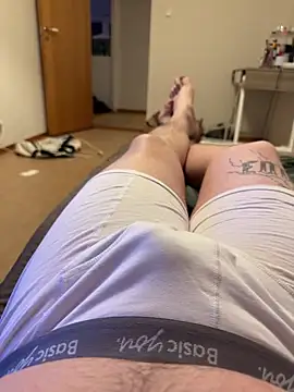 Snapshot of adam123456654321 chatting on February 13, 2009, 11:09 pm adam123456654321 online show from February 13, 2009, 11:09 pm