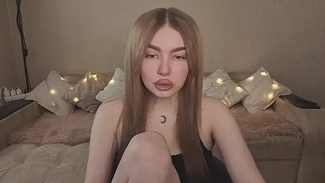 ViolettaLopez online show from March 2, 2026, 1:29 pm