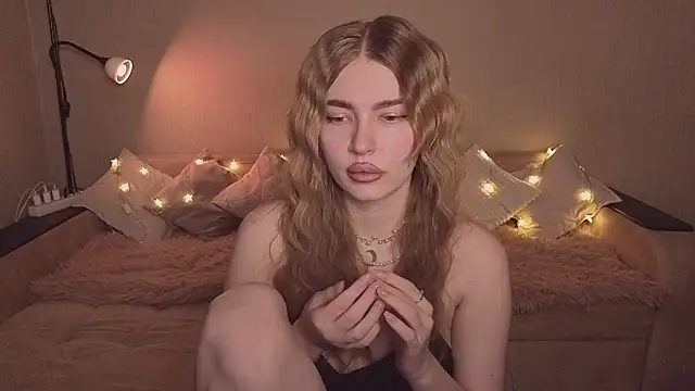 ViolettaLopez online show from March 16, 2026, 4:10 pm