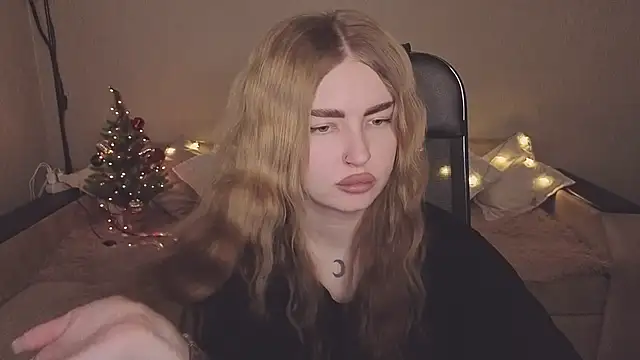 ViolettaLopez online show from December 18, 2025, 12:31 pm