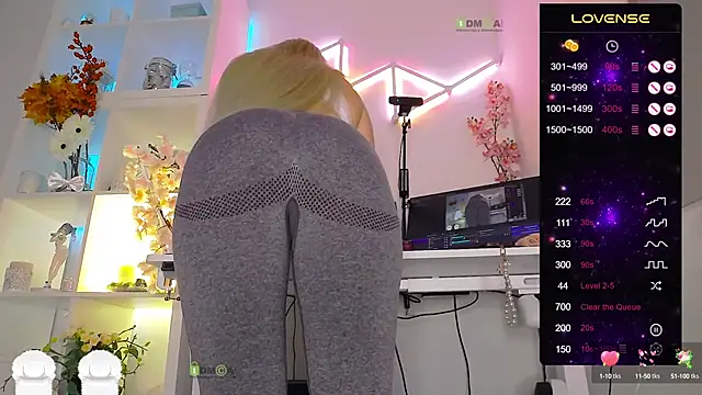 Elena-Marilyn online show from October 7, 2025, 6:53 pm