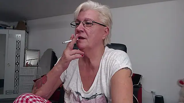 LaylaMilf online show from December 2, 2024, 7:33 pm