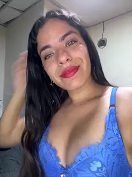 Snapshot of roman_and_jessie chatting on March 3, 2026, 6:42 am roman and jessie online show from March 3, 2026, 6:42 am