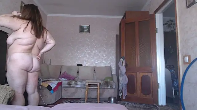 Amy August online show from February 11, 2026, 9:42 am