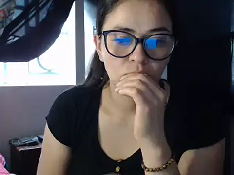 mayhott2 online show from February 5, 2025, 6:37 pm