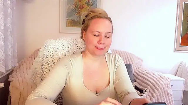 Sarah4you online show from February 25, 2025, 9:37 pm