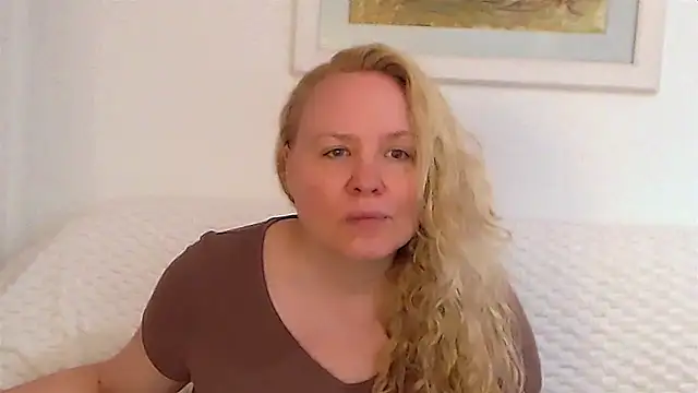 Snapshot of Sarah4you chatting on October 9, 2025, 8:53 pm Sarah4you online show from October 9, 2025, 8:53 pm