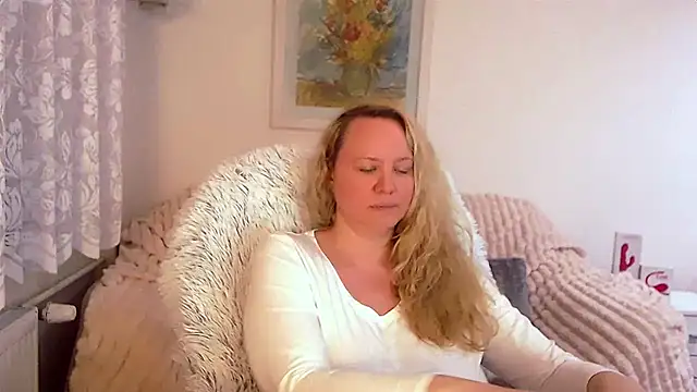 Sarah4you online show from February 11, 2025, 9:35 pm