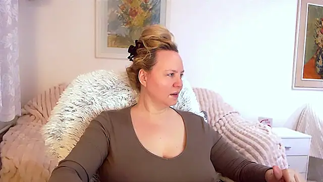 Sarah4you online show from February 15, 2025, 9:49 pm