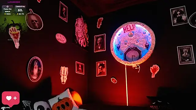 Snapshot of girl_intense444 chatting on October 19, 2025, 7:05 pm girl intense444 online show from October 19, 2025, 7:05 pm