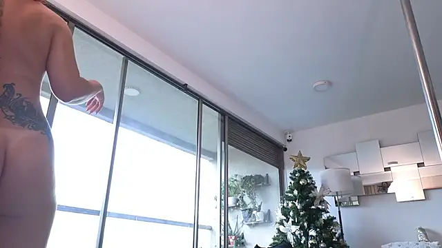 mandi4pole  online show from December 4, 2025, 9:47 pm