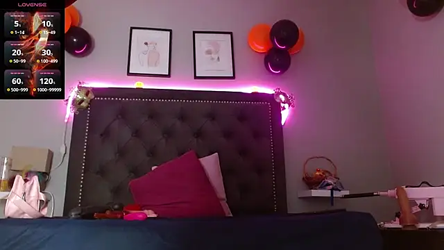 CharlotteLemke online show from October 31, 2025, 1:41 pm